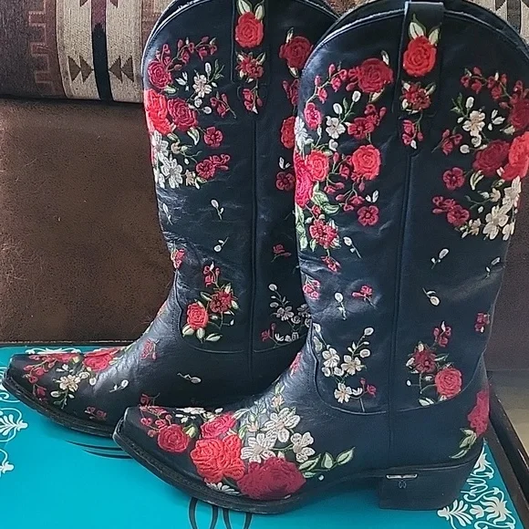 Lane !!Gorgeous!! Red Rose Western Boots, Size 9B